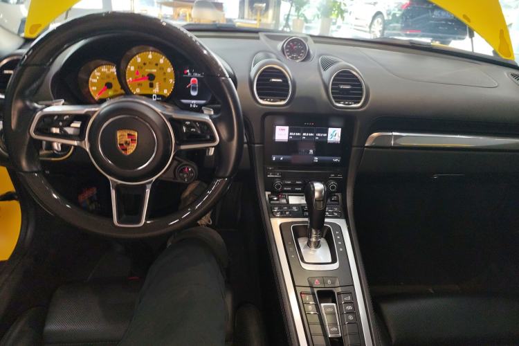 Used Porsche 718 2022 Boxster 2.0T Center Console