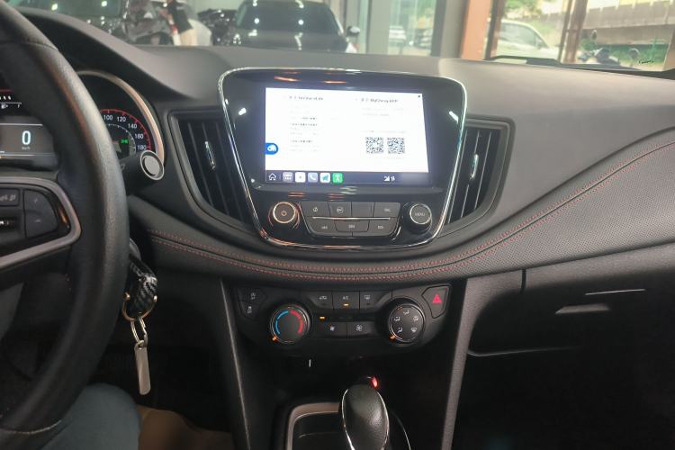 Used Chevrolet Monza 2020 Light Hybrid RS 330T Automatic Comfort Edition Center Console