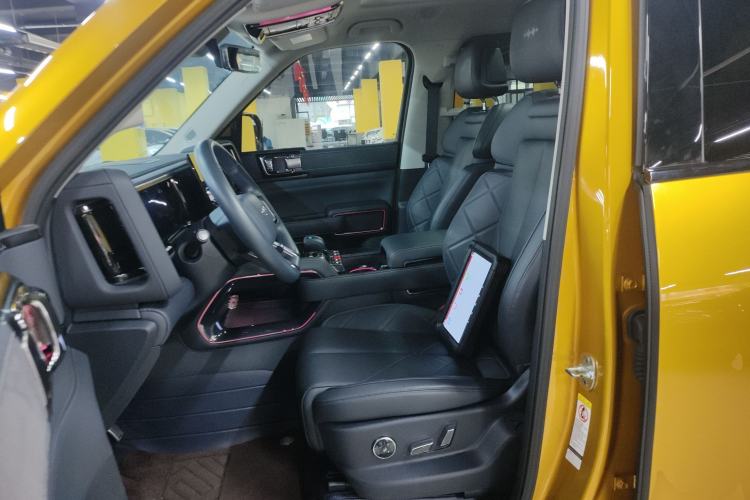 Used Formula Leopard Leopard 5 2023 Navigator Edition
