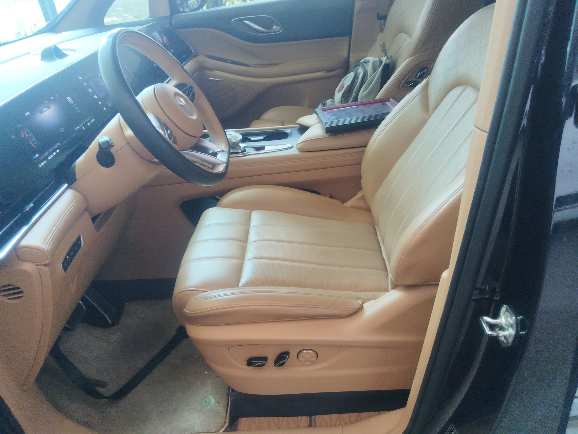 Переднее сиденье в автомобиле