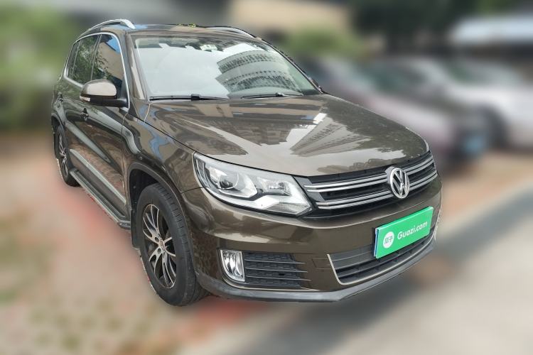 Used Volkswagen Tiguan 2015 1.8TSI Automatic All-Wheel-Drive Luxury Model Front Right 45 Deg