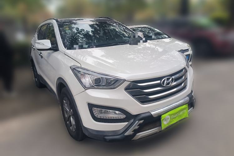 Used Hyundai Santa Fe 2013 2.4L Automatic Two-Wheel Drive Smart Version Front Right 45 Deg