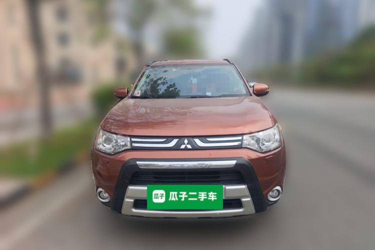 Used Mitsubishi Outlander 2013 2.4L Four-Wheel Drive Luxury Navigation Version 7 Seats
