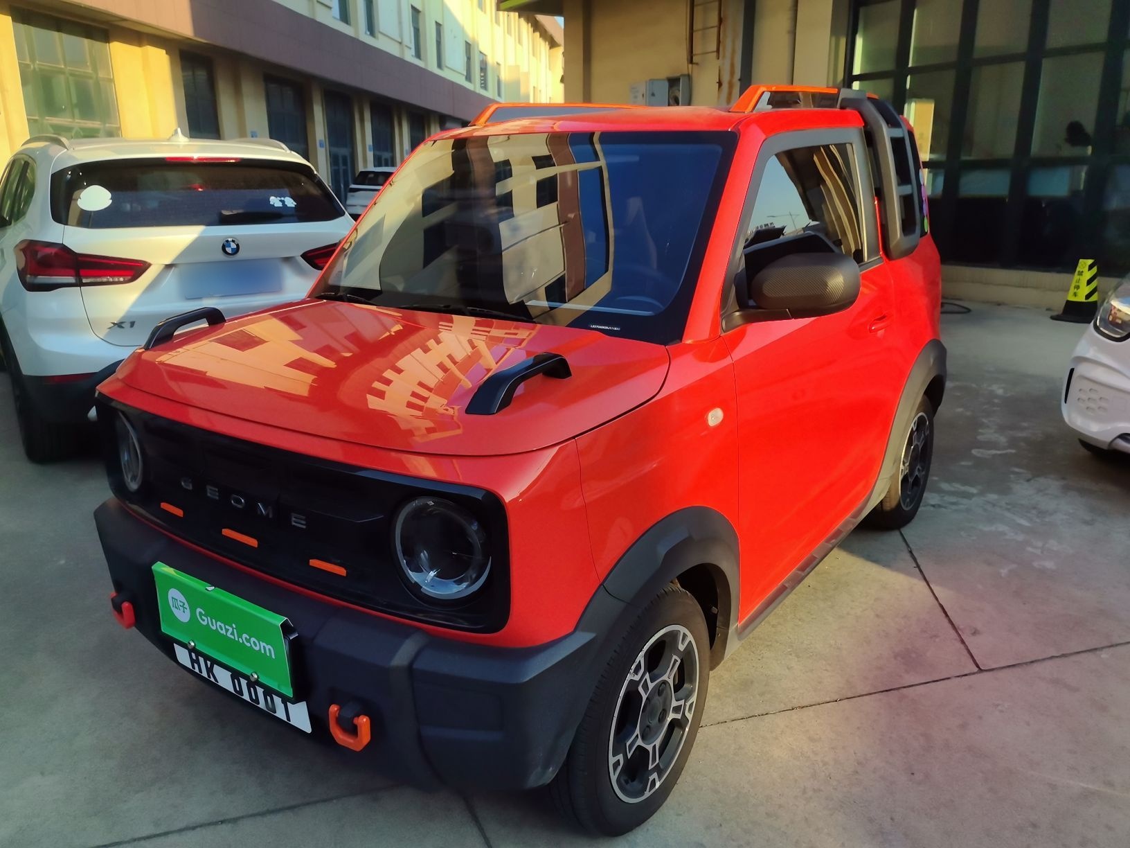 تحت مقدمة السيارة