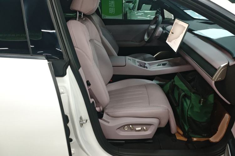 Used ONVO L60 2024 60 kWh Rear-Drive Version Right Front Seat