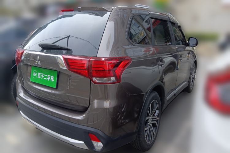 Used Mitsubishi Outlander 2018 2.0L Two-Wheel Drive Glory Edition 5 Seats Rear Right 45 Deg