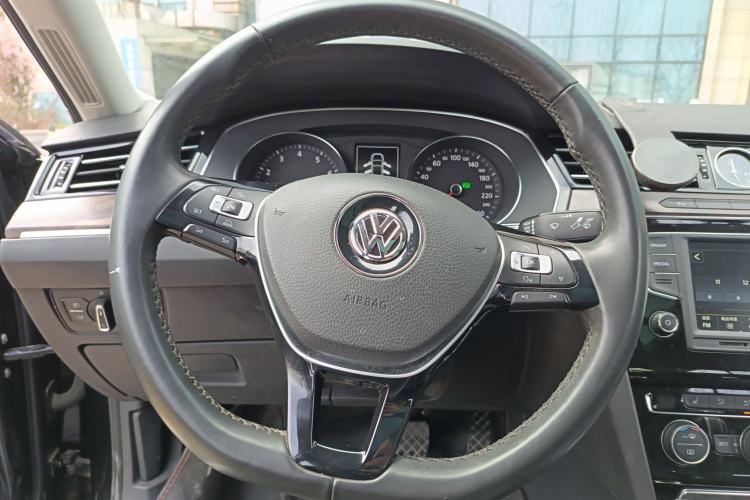 Used Volkswagen Magotan 2017 380TSI DSG Luxury Model Steering Wheel