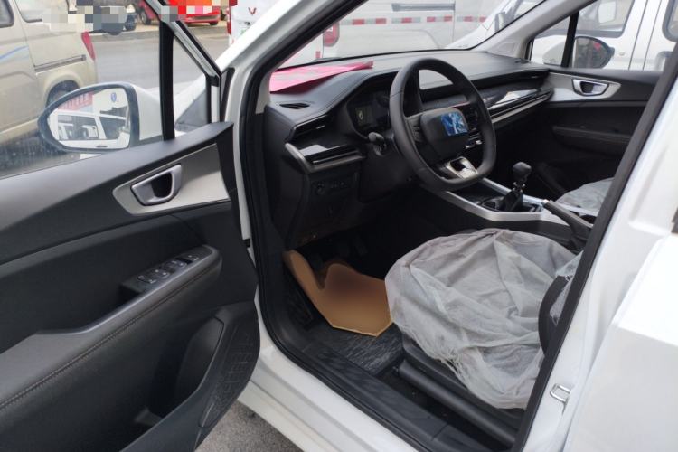 Used Wuling Jiachen 2022 1.5L Manual Enjoyment Elite Model Driver Seat