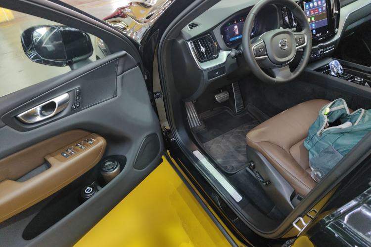 Used Volvo XC60 2025 B5 4x4 Smart Luxury Edition