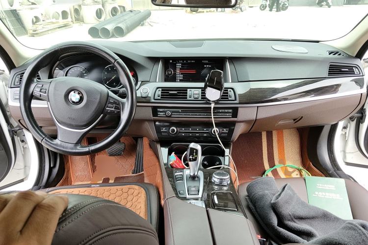 Used BMW 5 Series 2017 525Li Luxury Design Package Center Console