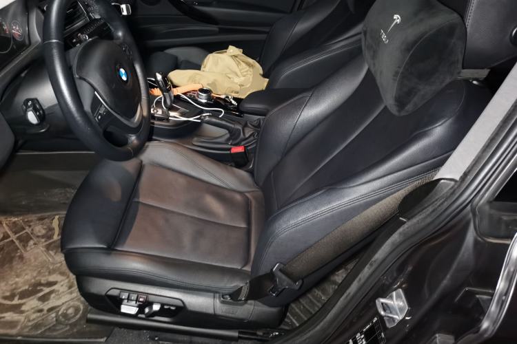 Used BMW 3 Series GT 2019 320i Sport Edition Left Front Seat