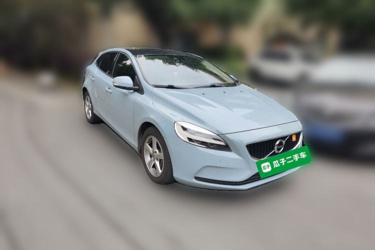 Used Volvo V40 2017 T3 Smart Edition