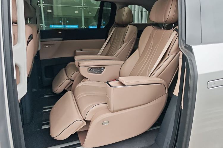 Used XPeng X9 2025 650 Long-Range Max Left Rear Seat