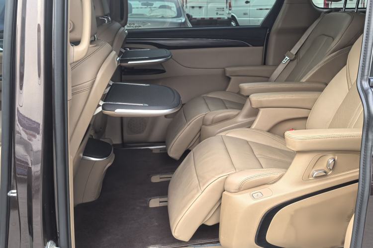 Used Buick GL8 2021 ES Landtrek 653T Luxury Model Interior 2