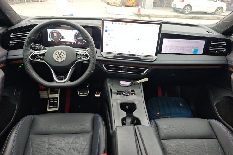 Used Volkswagen Tiguan L 2025 PRO 380TSI Two-Wheel-Drive R-Line Smart Edition Center Console