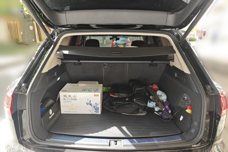 Used Volkswagen Touareg 2021 3.0 TSI Luxury Edition Black Diamond Sport Package Trunk