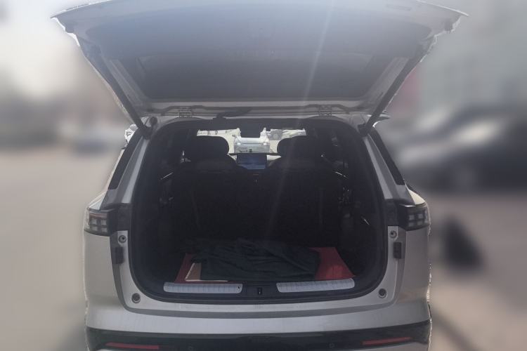 Used Dongfeng eπ eπ008 2024 636Max All-Electric Version 6 Seats Trunk