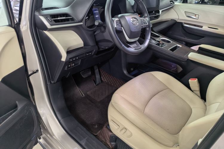 Used Toyota Sienna 2021 2.5L Hybrid Luxury Edition
