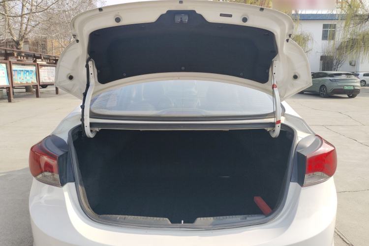 Used Hyundai Elantra (5th Generation / Langdong) 2016 1.6L Automatic Smart Version
