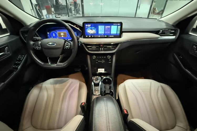 Used Ford Escape 2020 EcoBoost 245 Four-Wheel Drive Luxury Edition Interior 4