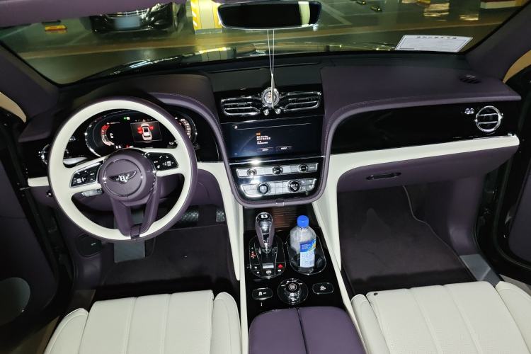 Used Bentley Bentayga 2024 4.0T V8 Long-Wheelbase Version Center Console