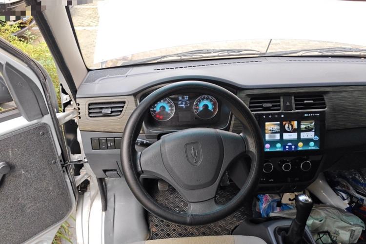 Used Jinbei Hiace X30 2023 1.5L Super-Comfortable Passenger Van 5/6/7-Seater Non-Air-Conditioned Version Model SWC15M
