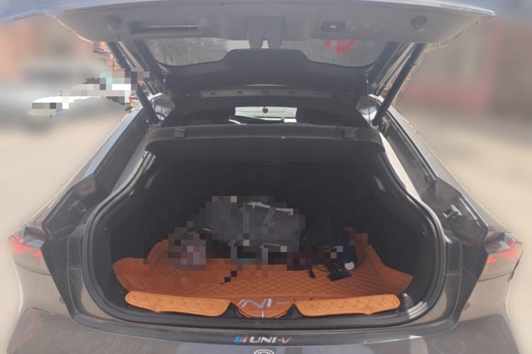 Used CHANGAN UNI-V 2022 1.5T Prestige Version Trunk