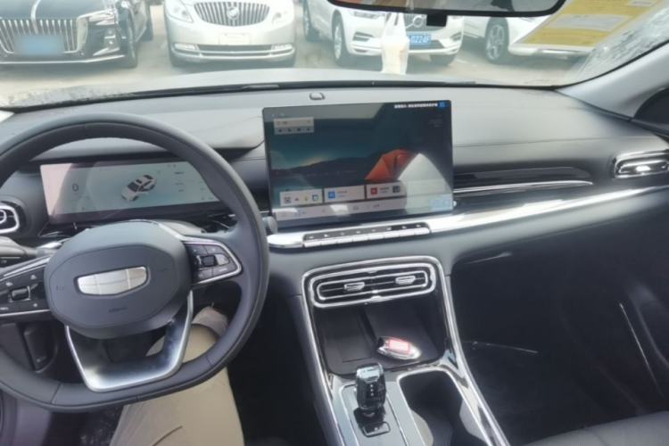 Used Geely Auto Emgrand 2026 Model 5th Generation 1.5T DCT Prestige Edition Center Console