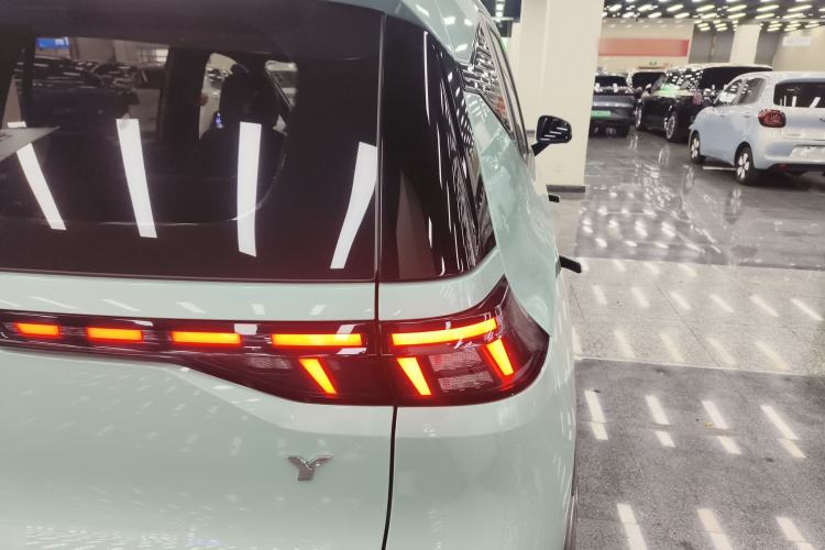 Used AION Y 2022 70 Intelligent Edition Lithium Iron Phosphate Right Rear Taillight