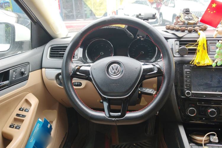 Used Volkswagen Sagitar 2015 1.6L Manual Comfort Model