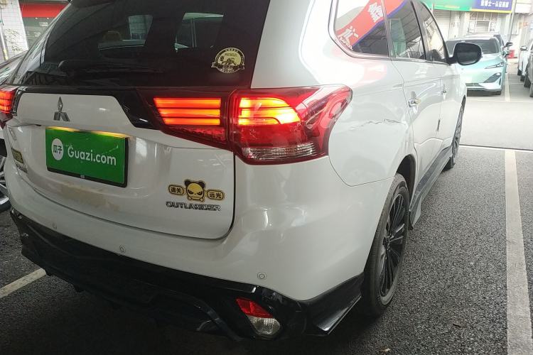 Used Mitsubishi Outlander 2021 2.4L 4x4 DynaDrive Edition 5 Seats Right Rear Taillight