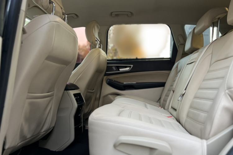 Used Ford Edge 2015 2.0T GTDi Two-Wheel-Drive Elite Edition Interior 8