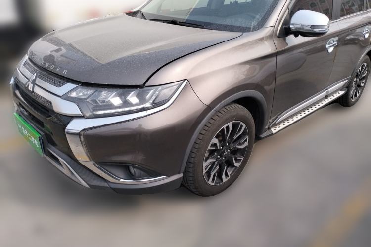 Used Mitsubishi Outlander 2019 2.4L 4x4 Zhi Xiang Edition 5 Seats China VI Standard