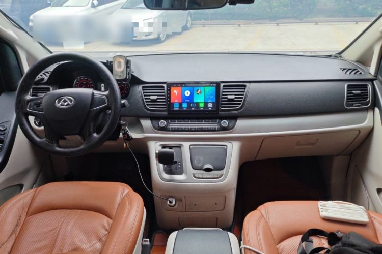 Used SAIC MAXUS G10 2015 2.0T Automatic Anniversary Edition Center Console