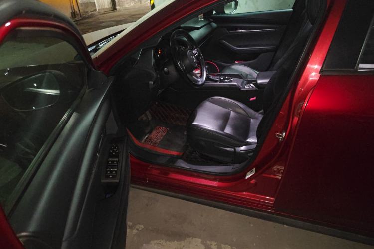 Used Mazda Mazda 3 Axela 2020 1.5L Automatic Luxury Version