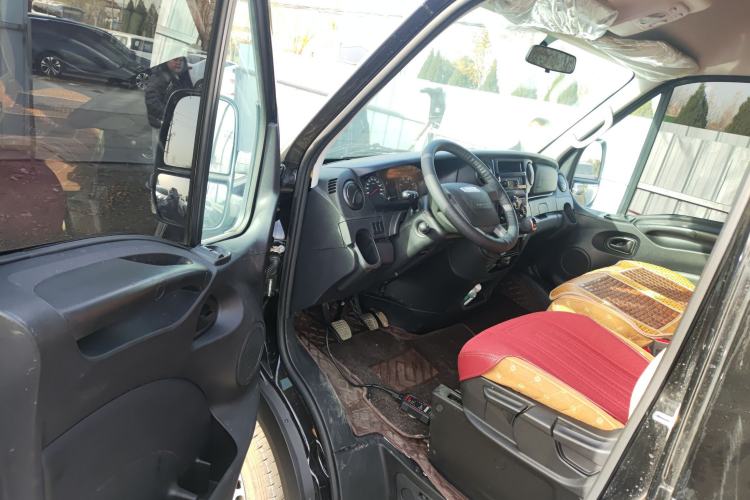 Used Iveco Eurocargo 2021 2.0T Manual Super-Rui Short Wheelbase High-Roof Side-Sliding Door F1A
