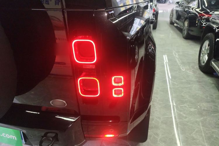 Used Land Rover Defender 2024 110 3.0T P400 X-DYNAMIC HSE
