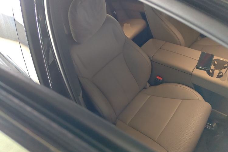 Used Li Auto i6 2025 Model Two-Wheel-Drive Standard Type
