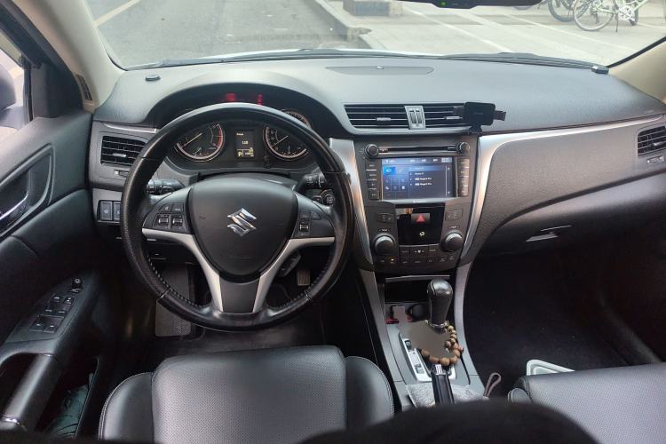 Used Suzuki Kizashi 2011 2.4L Two-Wheel Drive Luxury Navigation Edition
