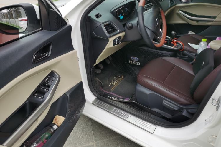 Used Ford Escort 2015 1.5L Manual Comfort Model
