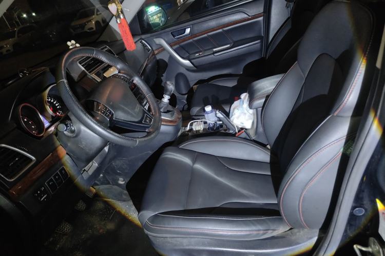 Used Haval H6 2015 Revised Version Sport Edition 1.5T Manual Transmission Two-Wheel Drive Elite Grade
