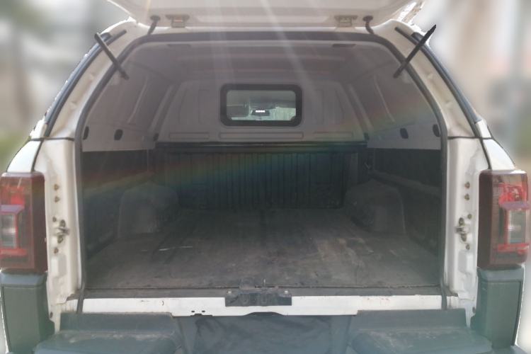 Used JMC Yuhu 7 2022 2.0T Manual Diesel 4x4 Comfort Version Standard Wheelbase Trunk