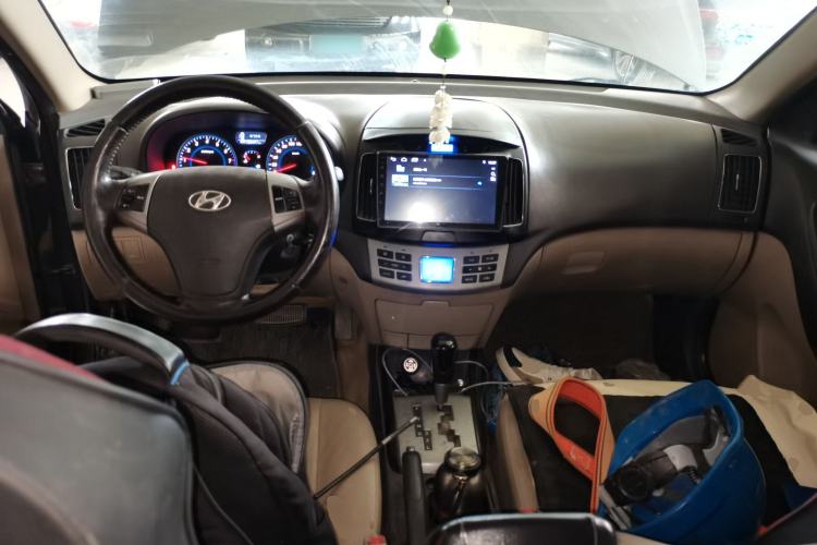 Used Hyundai Celesta 2011 1.6L Automatic Luxury Version Center Console