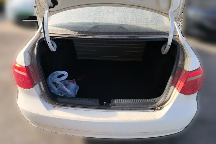 Used Volkswagen Jetta 2015 Value Edition 1.6L Manual Fashionable Style
