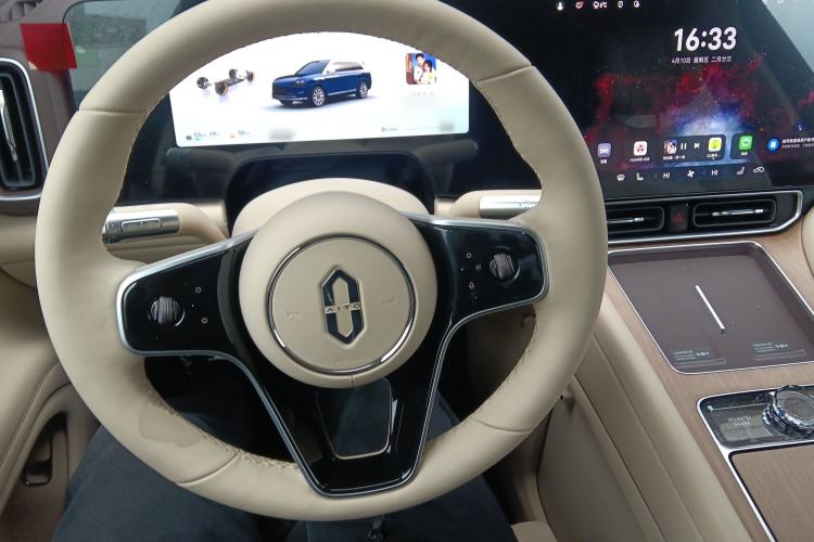 Used Hima AITO M9 2025 Extended-Range Ultra Version 52 kWh 6-Seater Steering Wheel