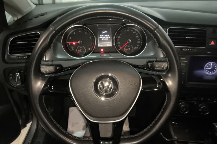 Used Volkswagen Golf 2017 1.6L Automatic Comfort Million-Vehicle Anniversary Edition
