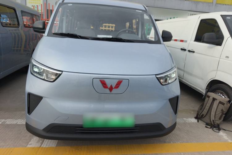 Used Wuling Yangguang 2024 300KM Comfort Version Passenger Van 75kW Front