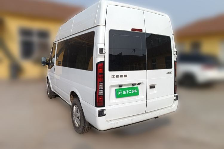 Used JMC Fushun 2022 2.0T Manual Multi-Function Passenger Vehicle Short Wheelbase Mid-Height Roof 6-Seater