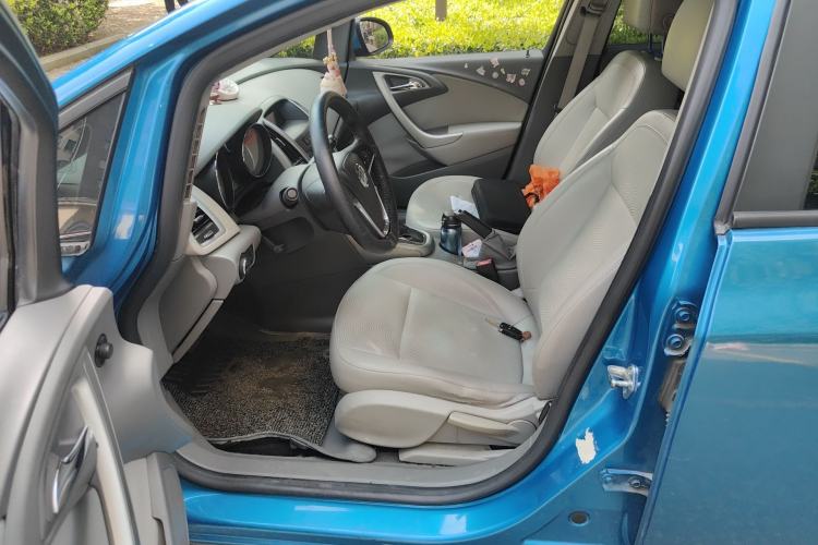 Used Buick GT 2010 XT 1.6L Automatic Fashion Edition Left Front Seat