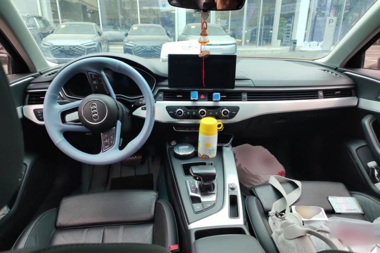 Used Audi A4L 2020 40 TFSI Fashionable and Elegant Model
